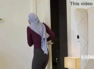 British guy tames newly divorced muslim milf with his muscular body 😏