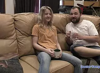 坦帕医生检查娇小斯泰西·谢泼德首次妇科会诊