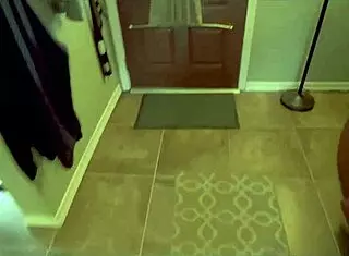 嘿，你辣妈Alora Jaymes现在需要钱