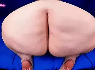 shaking that huge booty, mama's ready to play naughty with you