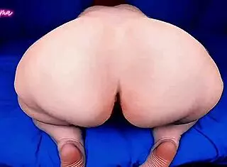 shaking that huge booty, mama's ready to play naughty with you