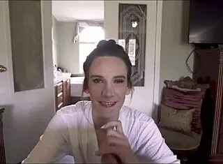 嘿，你辣妈Alora Jaymes现在需要钱