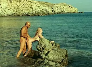 Vixen Curvy Queenpin Valentina Nappi Hungers for Cock in Deepthroat and Spooning Action