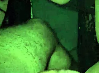 荡妇在秋千上被俩健男狗爬轮干围观狂欢