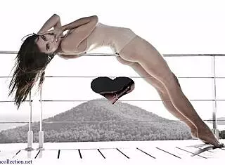 i love watching b sexy in bikini show