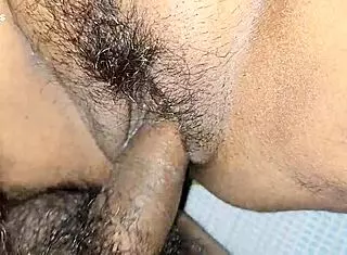 Sharing Bed with Stepmom Turns Horny at Midnight, Cum Dripping on Her Hairy Asshole Close Up