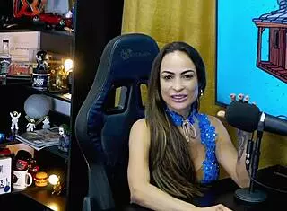 ruan shows dick to belinha, she drools