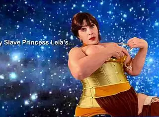 Granny in Leia cosplay takes double penetration!