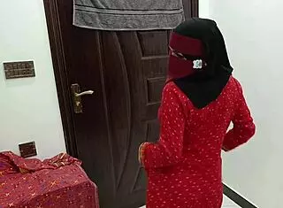 Desi Pakistani Beautiful Housewife Performs Sensual Nude Dance