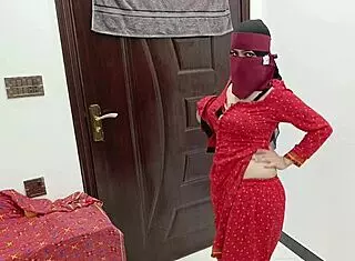 Desi Pakistani Beautiful Housewife Performs Sensual Nude Dance