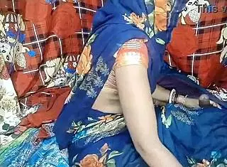 yo, desi rashi aunty's first hindi audio sex is wild! 🔥