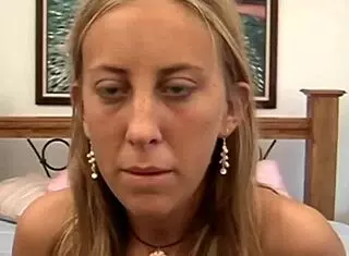 i love watchin this cute young girl give blowjob