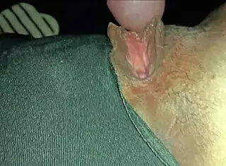 Amateurs fuck shaved pussy creampie orgasm wet tight
