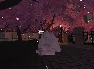 Fucking a girl in the park on Roblox! 😏