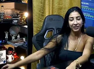 Ruan discovers Renatinha Mello's bare pussy in podcast episode