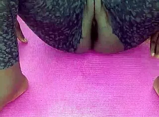 ebony milf morning workout pussy spread