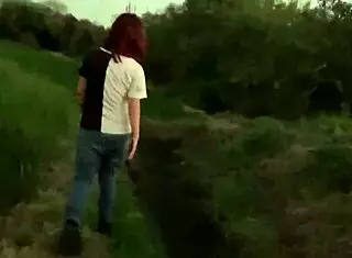 戴眼镜的小巧少女跨种族操大鸡巴