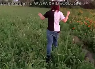 戴眼镜的小巧少女跨种族操大鸡巴