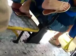 yo, ever seen perfect feet like novinha’s on this bus?