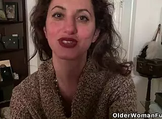 Watch American Milf Serena Cruz Masturbate In Nylon!