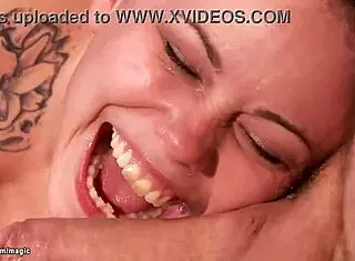 毛逼姜发女孩被绑住被怪物鸡巴猛干！😱