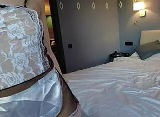 Hotel Cleaning Lady Sucks Fat Guest's Cock In Homemade Clip