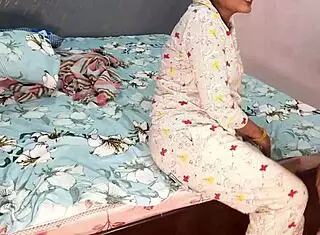 दही मांगने आए लड़के ने आंटी की चूत में अपना दही डाला हिंदी ऑडियो