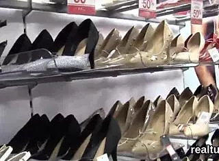 想看完美捷克18+少女POV猛插吗