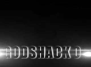 格蕾塔·福斯在慢放狂野动作中接受粗暴拳交和尿尿