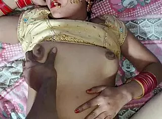 The most beautiful married bhabhi gives an amazing blowjob 😍