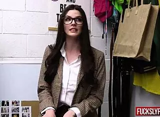 The spoiled thief deepthroats in office burglary