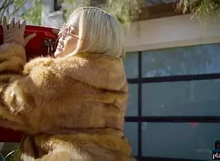 why is bubble butt bbw blonde alexis texas doing hot striptease on top of a car?