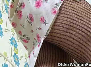 British granny Savana shows off in fishnet tights