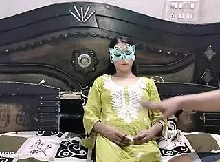 Gorgeous Indian housewife Shabnam gets pussy fucked by lover at home
