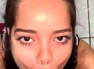 chupar o pau cheio de veias do wellington prado e deixar babado antes de meter!