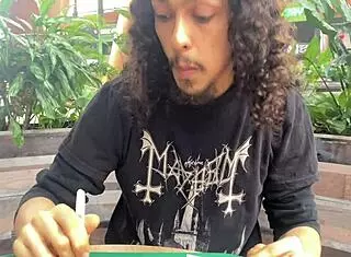 Come rápido esa comida no se paga sola - latina porno en español