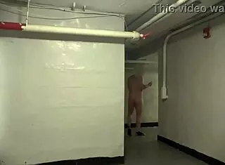 户外撸管险被抓射精