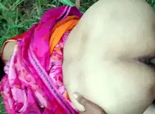 Desi Village Bhabhi Fucks Lover Boy in Outdoor Field Frenzy!