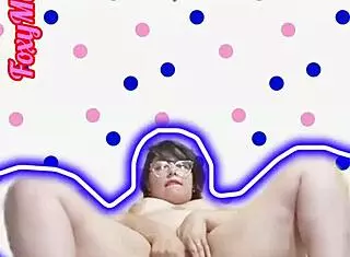 Beautiful Chubby Girl Moves Ass Seductively