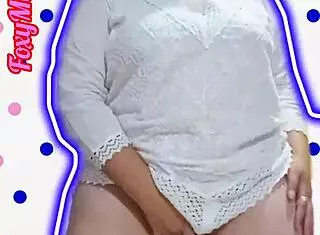 Beautiful Chubby Girl Moves Ass Seductively