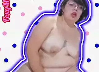 Beautiful Chubby Girl Moves Ass Seductively