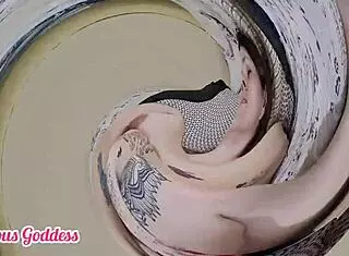 孕金发人妻足交吸黑人大屌毛逼乱扭