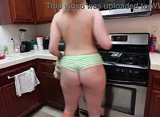 curvy siri vibes her creamy trimmed cunt while baking cookies