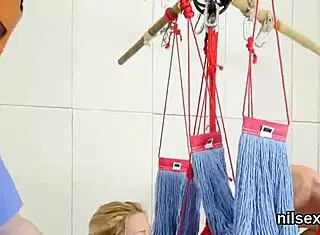 调情骚货BDSM疯人院遭残暴肛疗