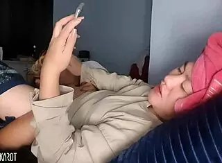 年轻亚洲妹紧致湿逼狂喷