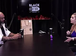 Blonde shows her tits after stressing with actor in outdoor bdsm scene. Fetish actress dislikes anal sex and plays mama senta ou passa game with Julia Fontanelli on sheer red.