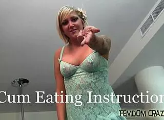 I am a goddess! Treat me with humiliation and spanking!