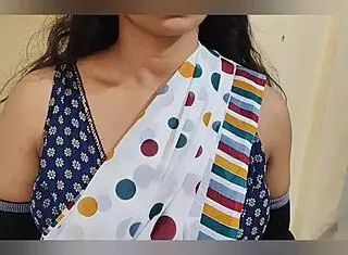 Hot sexy desi sister-in-law and brother-in-law fuck in the kitchen doggystyle 😍.