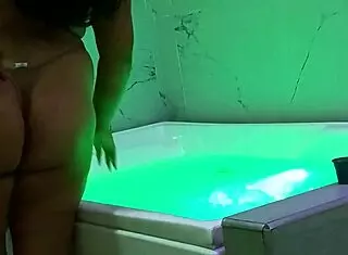 Muscular Bodybuilder Worships BBW's Big Ass In Jacuzzi