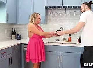 I Fucked the Horny Gilf Neighbor - Gilfaf Kat Licious.